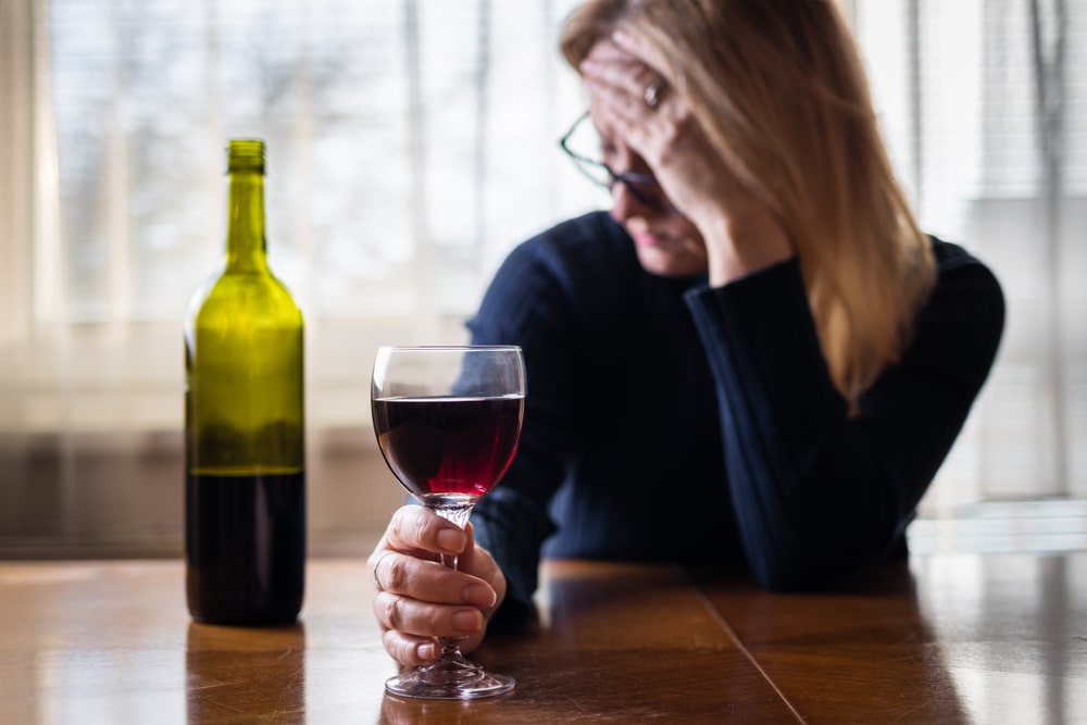 Lady Get Headache from Wine
